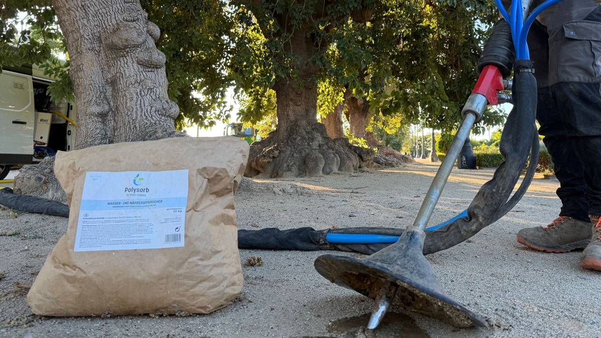 Ilustración 1 Izquierda: Saco de polímero Polysorb. Derecha: Lanza profesional de inyección profunda de la empresa alemana Vogt GmbH (Vogt Geo Injector Fluid).