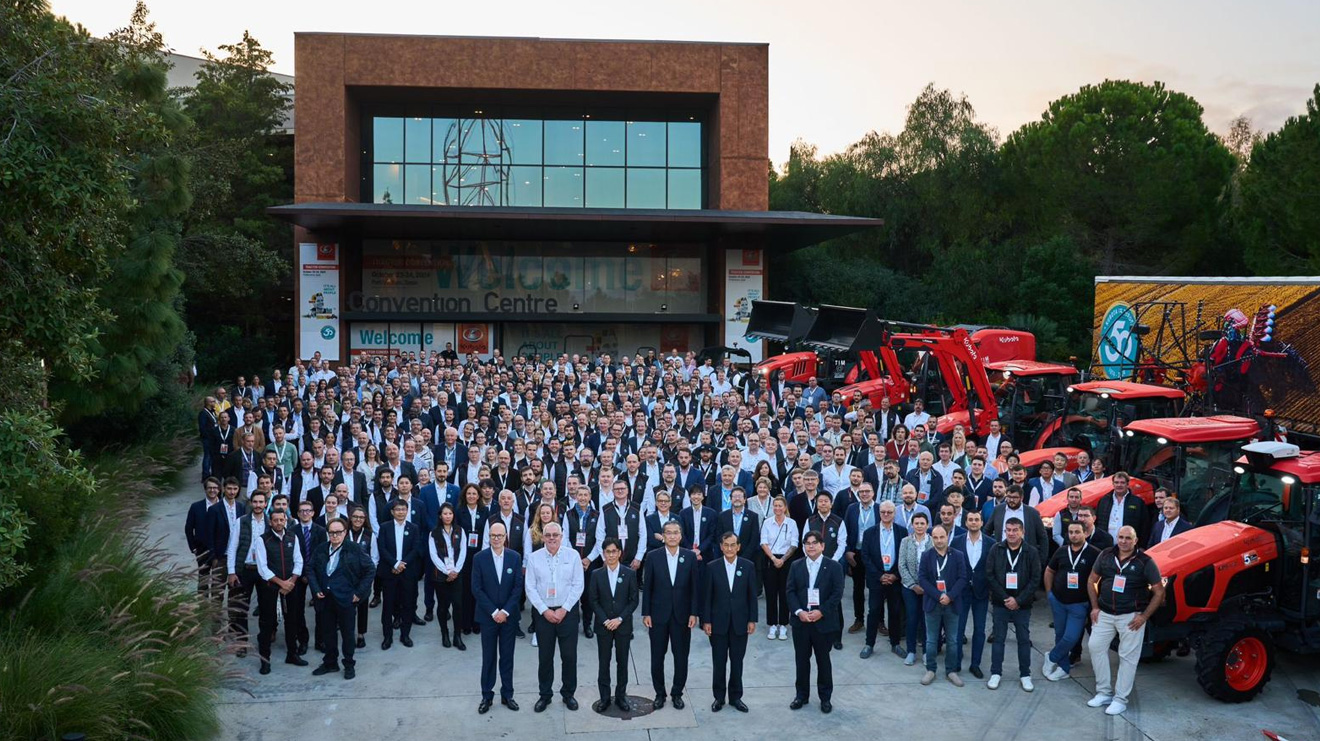 Kubota-celebra-50-años-en-Europa-homenajeando-a-los-Concesionarios-y-Distribuidores-con-un-evento-exclusivo.jpg