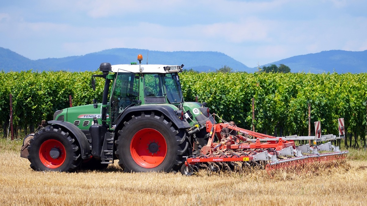 tractor-5414037_1280