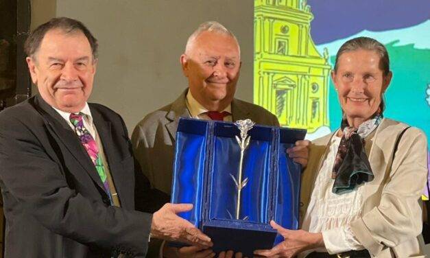 Premio Garofano d’Argento para Alicia Namesny y Pere Papasseit por sus actividades en la promoción de la hortofruticultura mundial